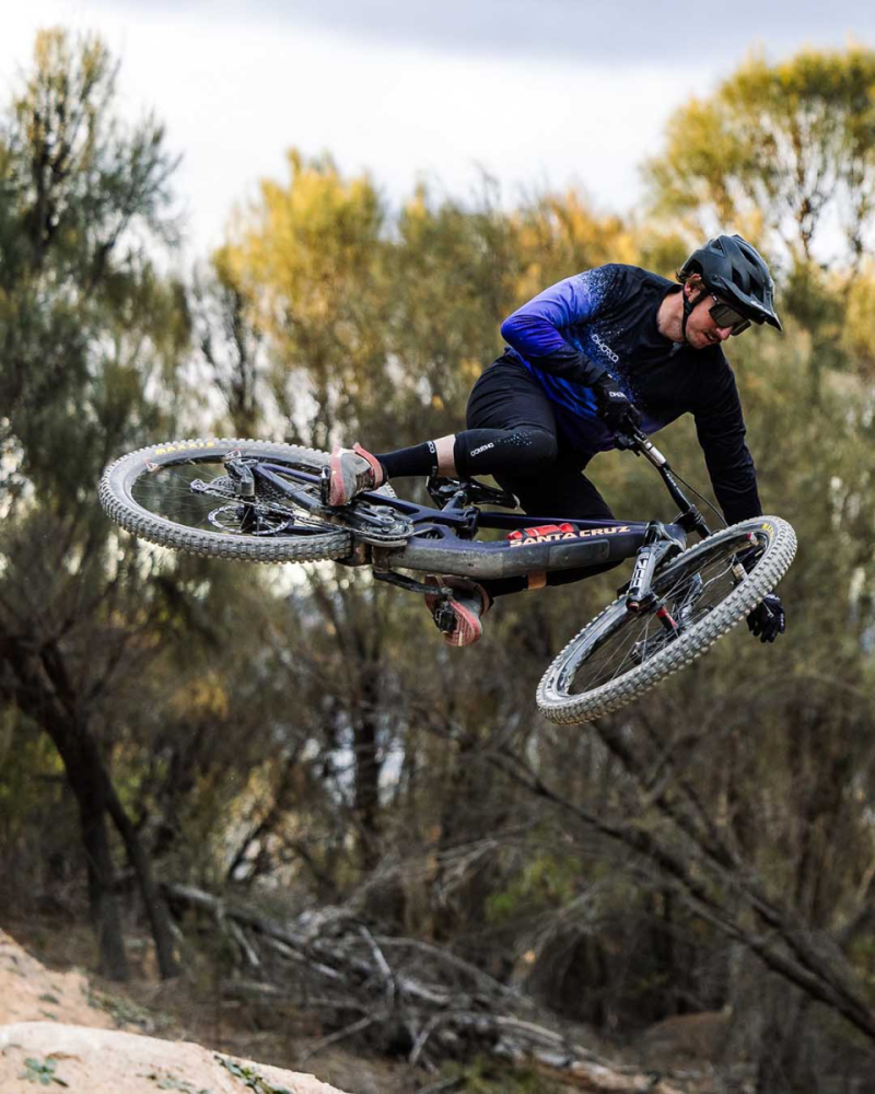 Dharco Gravity Knee Pad