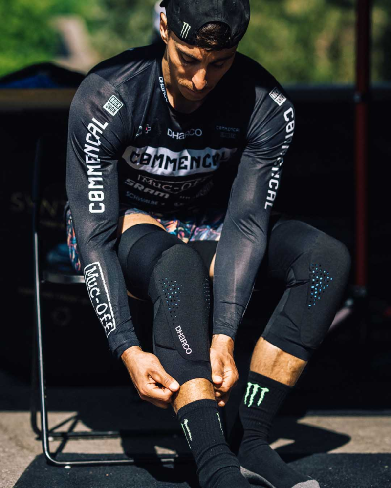 Dharco Gravity Knee Pad